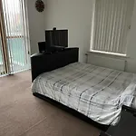 Immaculate 1-Bed Apartment In East London