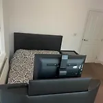 Immaculate 1-Bed Apartment In East London