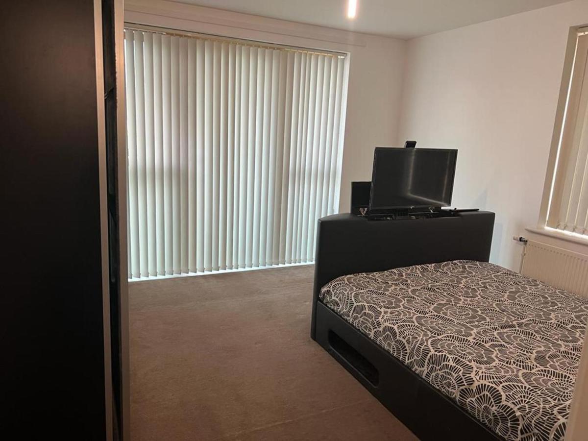 Immaculate 1-bed In East * Londra