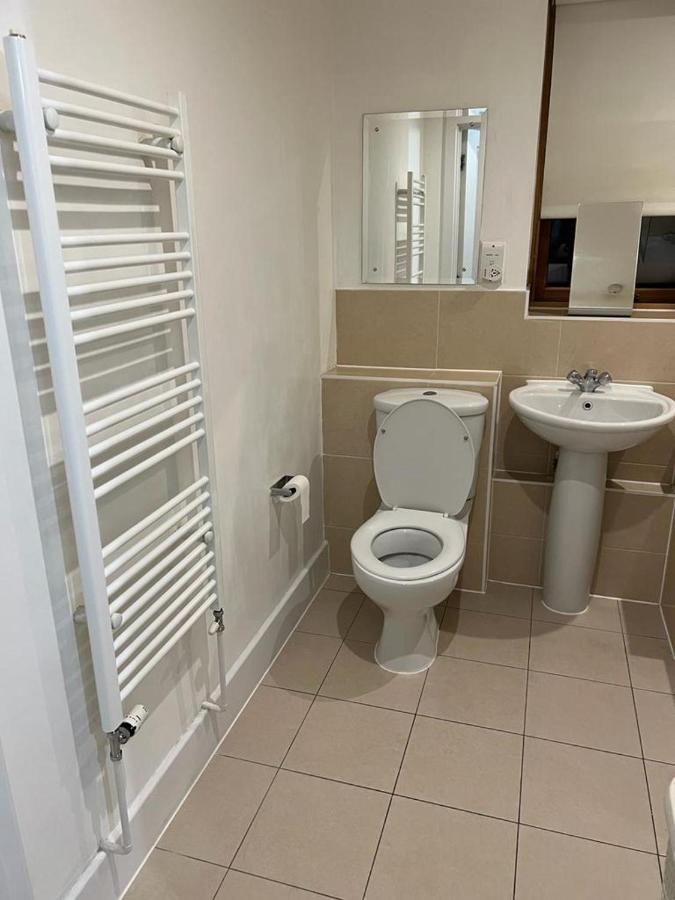 Immaculate 1-bed In East Appartamento