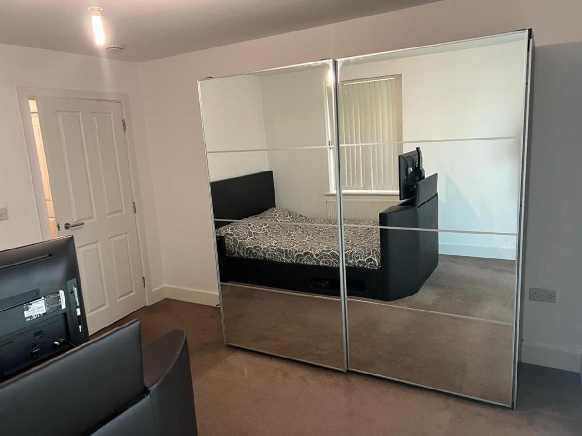 Immaculate 1-bed In East Appartamento